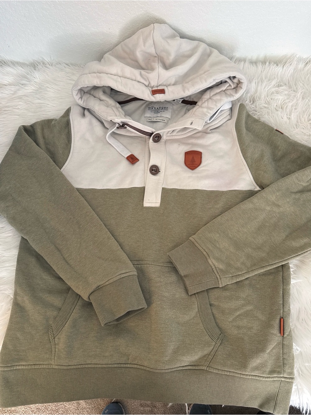 Wanakome Olive & Cream Two-Tone Hooded Pullover